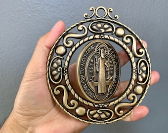 5” extra large St Benedict Medal  Brass tone with Turning center and prayer card/ Medalla de San Benito XL con centro Giratorio con oración