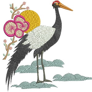 Oosters kraanvogelborduurontwerp en sakuratak met roze bloemen