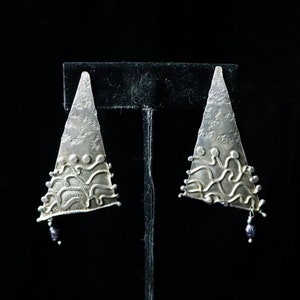 Vintage Artisan Brutalist // Modernist Sterling Silver 925 Triangular Earrings with Abstract Squiggly Line Design and Black Dangle Stone