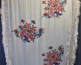 Antiker, handbestickter elfenbeinweißer Seidenschal aus den 1920er Jahren mit chinesischer Vogel- und Blumenstickerei, langen Fransen, Art déco | Chinoiserie