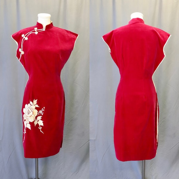 Vintage 1940s Red Burgundy Velveteen Chinese Cheongsam // Qipao with Light Yellow Embroidered Flower and Silk Piping, Size Small // Medium