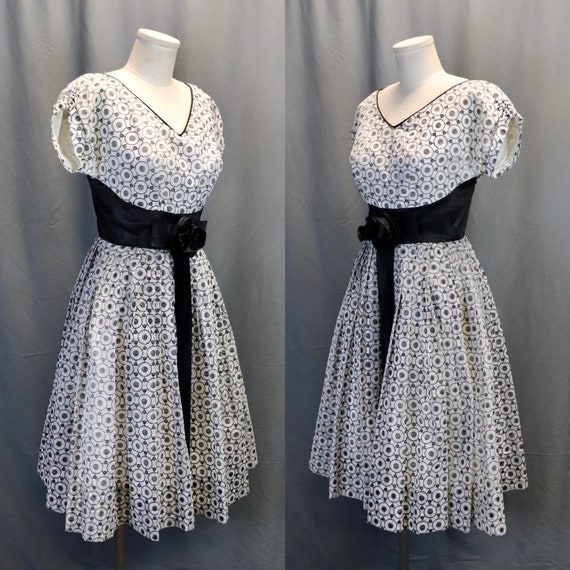 Vintage 1950s Organza and Velveteen Black and Whi… - image 2