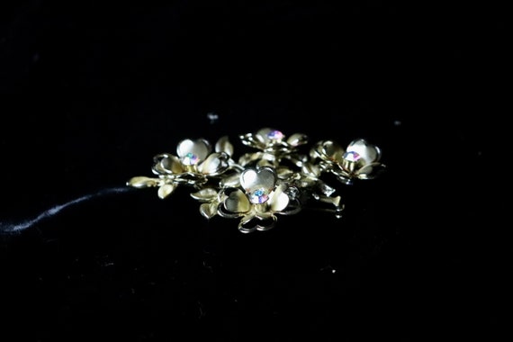 Vintage 1970s Soft Yellow Gold Floral Brooch with… - image 3