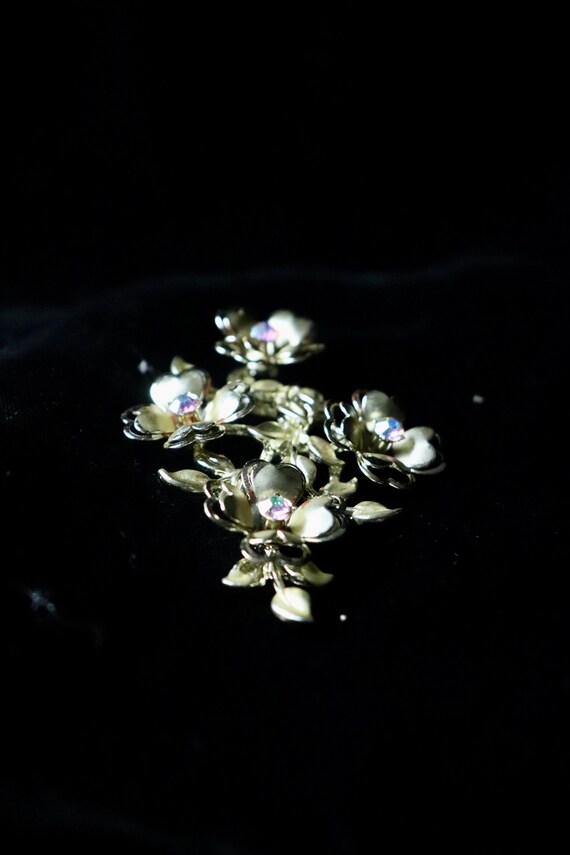 Vintage 1970s Soft Yellow Gold Floral Brooch with… - image 4