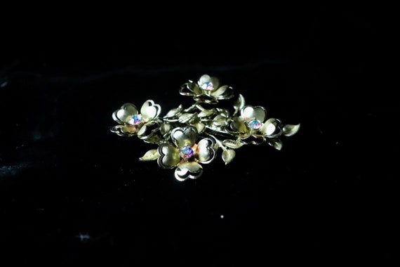 Vintage 1970s Soft Yellow Gold Floral Brooch with… - image 5