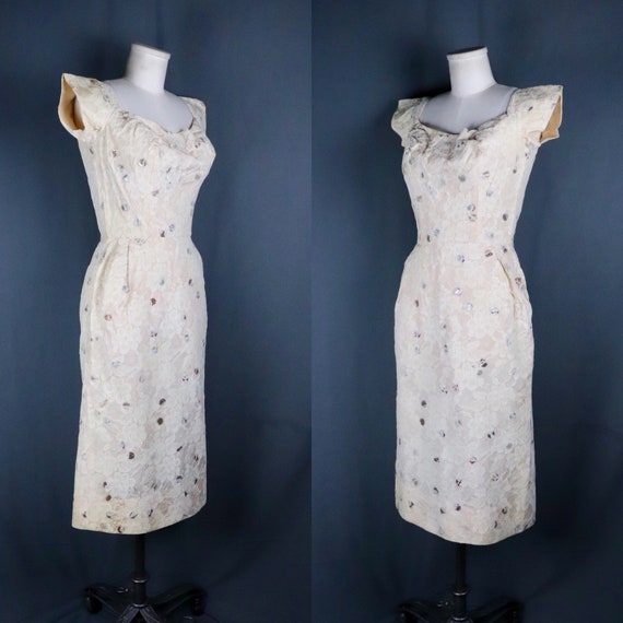 Vintage 1950s Cream White Floral Lace Hourglass W… - image 2