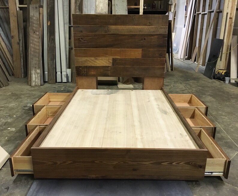 Cama de madera recuperada con almacenamiento | Etsy