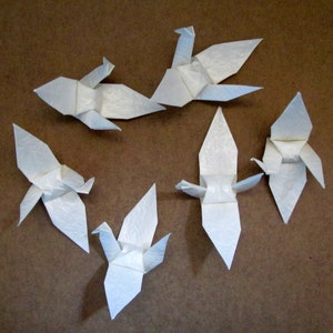 Zeer kleine papierkranen, 3D origami, kies uw AANTAL, glanzende ivoorkleur, feest/bruiloft decor, alleen vanaf USD125,00+, gratis express verzending