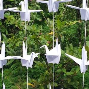 500 grote papieren kranen Garland, witte kleur, 50 strengen van 10, 8 "x 8" papierformaat, bruiloft decoratie, USD 320,00+, gratis express verzending