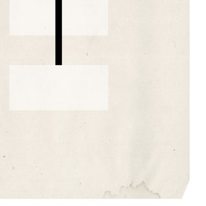 Op de afbeelding: Een zwarte verticale lijn verdeelt twee witte rechthoekige vakken.