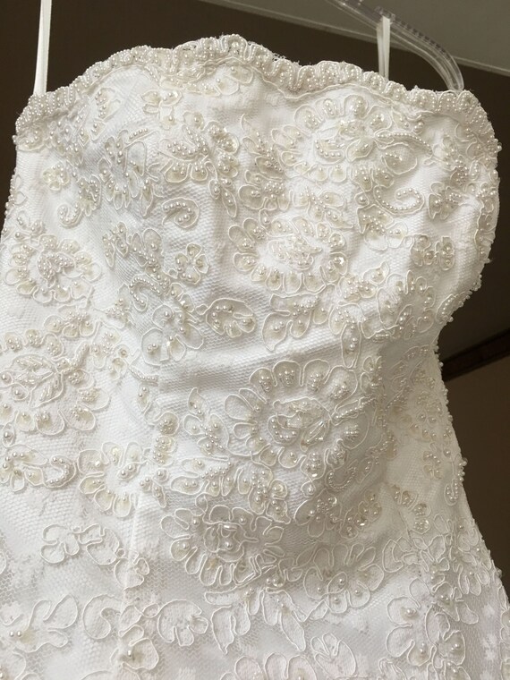 White Beaded Gown Feminine Wedding Dress Size 5 - image 2