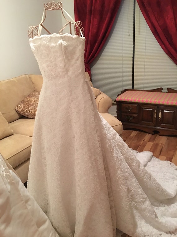 White Beaded Gown Feminine Wedding Dress Size 5 - image 1