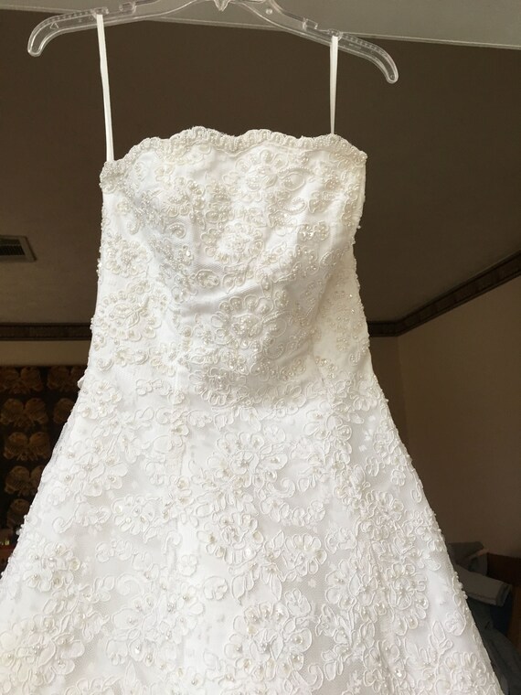 White Beaded Gown Feminine Wedding Dress Size 5 - image 3