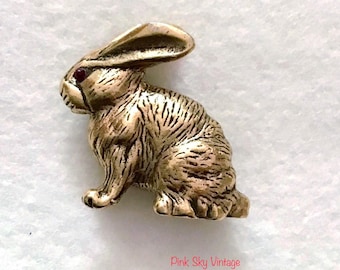 Vintage Bunny Rabbit Hare Pin Brooch Goldtone with Red Glass Eye from Metropolitan Museum of Art/Hallmark MMA HM