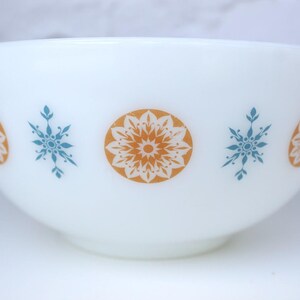 Morning Star Pyrex, Vintage Pyrex, Vintage Kitchen Bowl, 1970s Pyrex, Pyrex Mixing Bowl, 1970s Kitchen, JAJ Pyrex, Pyrex Cookware, Snowflake image 3