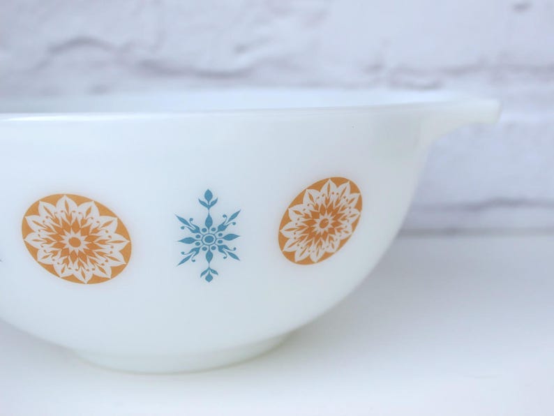 Morning Star Pyrex, Vintage Pyrex, Vintage Kitchen Bowl, 1970s Pyrex, Pyrex Mixing Bowl, 1970s Kitchen, JAJ Pyrex, Pyrex Cookware, Snowflake image 2