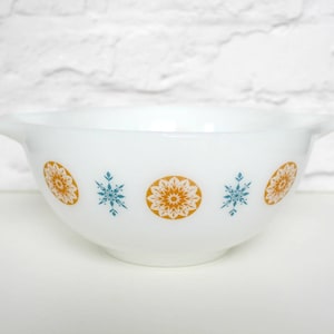 Morning Star Pyrex, Vintage Pyrex, Vintage Kitchen Bowl, 1970s Pyrex, Pyrex Mixing Bowl, 1970s Kitchen, JAJ Pyrex, Pyrex Cookware, Snowflake image 1