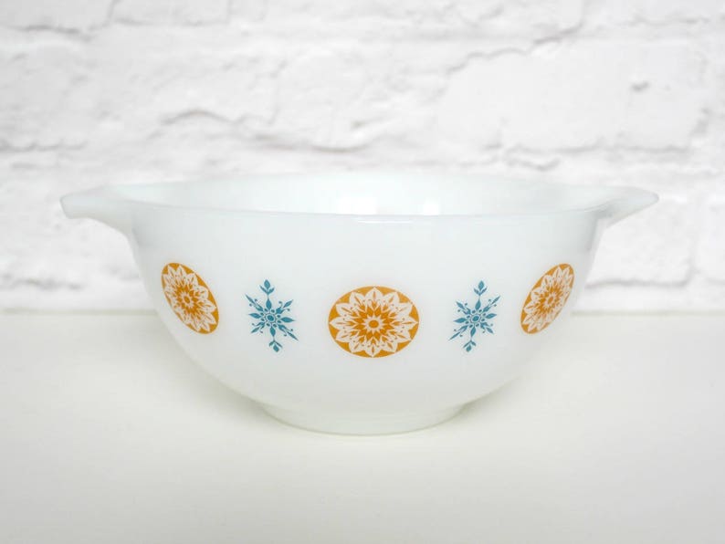 Morning Star Pyrex, Vintage Pyrex, Vintage Kitchen Bowl, 1970s Pyrex, Pyrex Mixing Bowl, 1970s Kitchen, JAJ Pyrex, Pyrex Cookware, Snowflake image 1