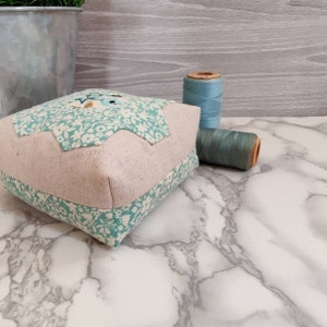 Pin Cushion, Pincushion, Sewing Gift, Needle Minder, Pins, Needles, Crushed Walnut Shells, Linen, Quilt, Patchwork, Hexagon