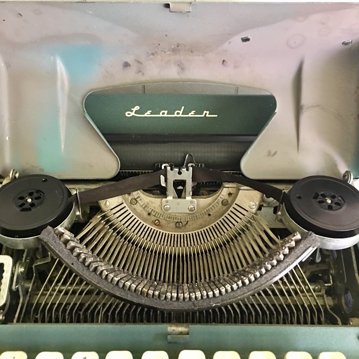 Vintage 1956 Underwood Leader Portable Typewriter with