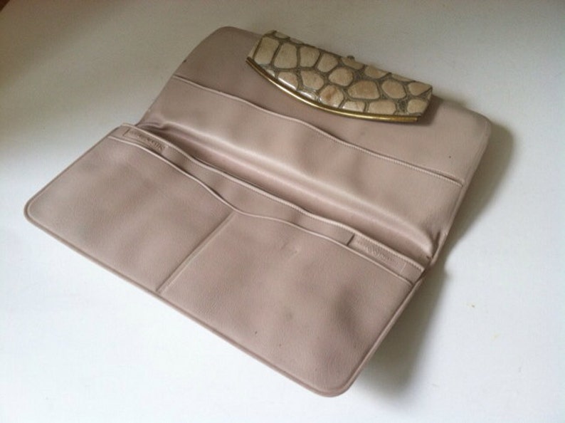 Vintage Newey England Faux White Alligator Kiss Clasp Mod Clutch Checkbook Wallet Coin Pocket