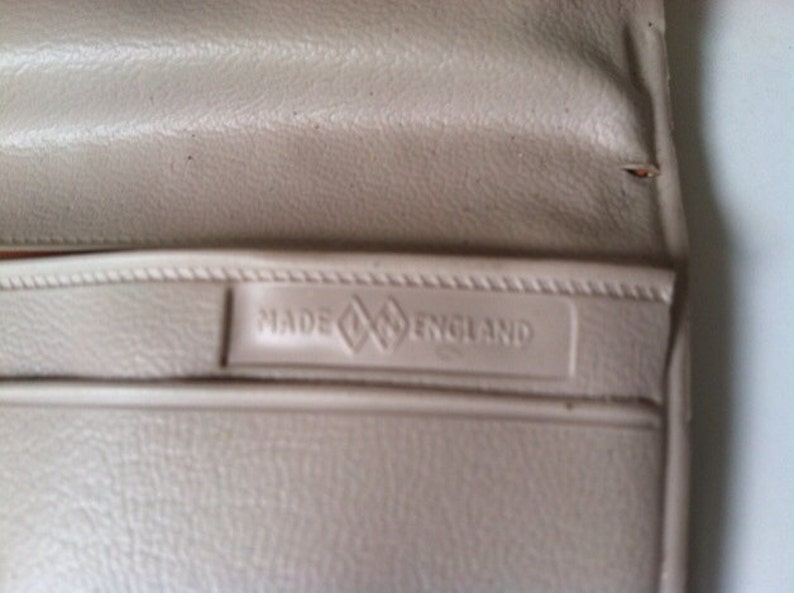 Vintage Newey England Faux White Alligator Kiss Clasp Mod Clutch Checkbook Wallet Coin Pocket