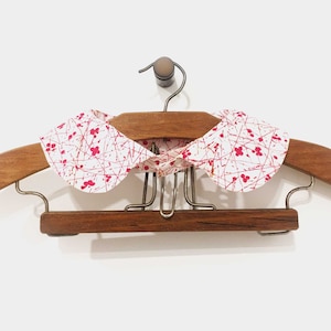 1940s rojo y blanco patrón impresión collar desmontable