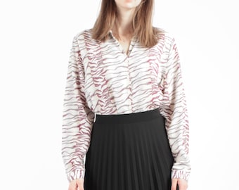 Blusa branca vintage fina com padrão roxo ondulado dos anos 70 para mulheres