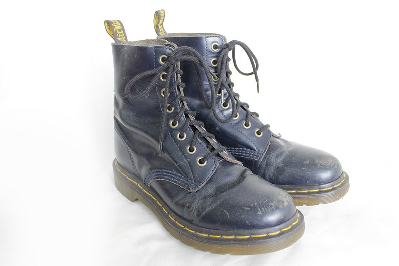 US7 Dr Martens Vintage Dark Navy Blue Leather Doc Martens Boots EU38 US7 UK5 for Women