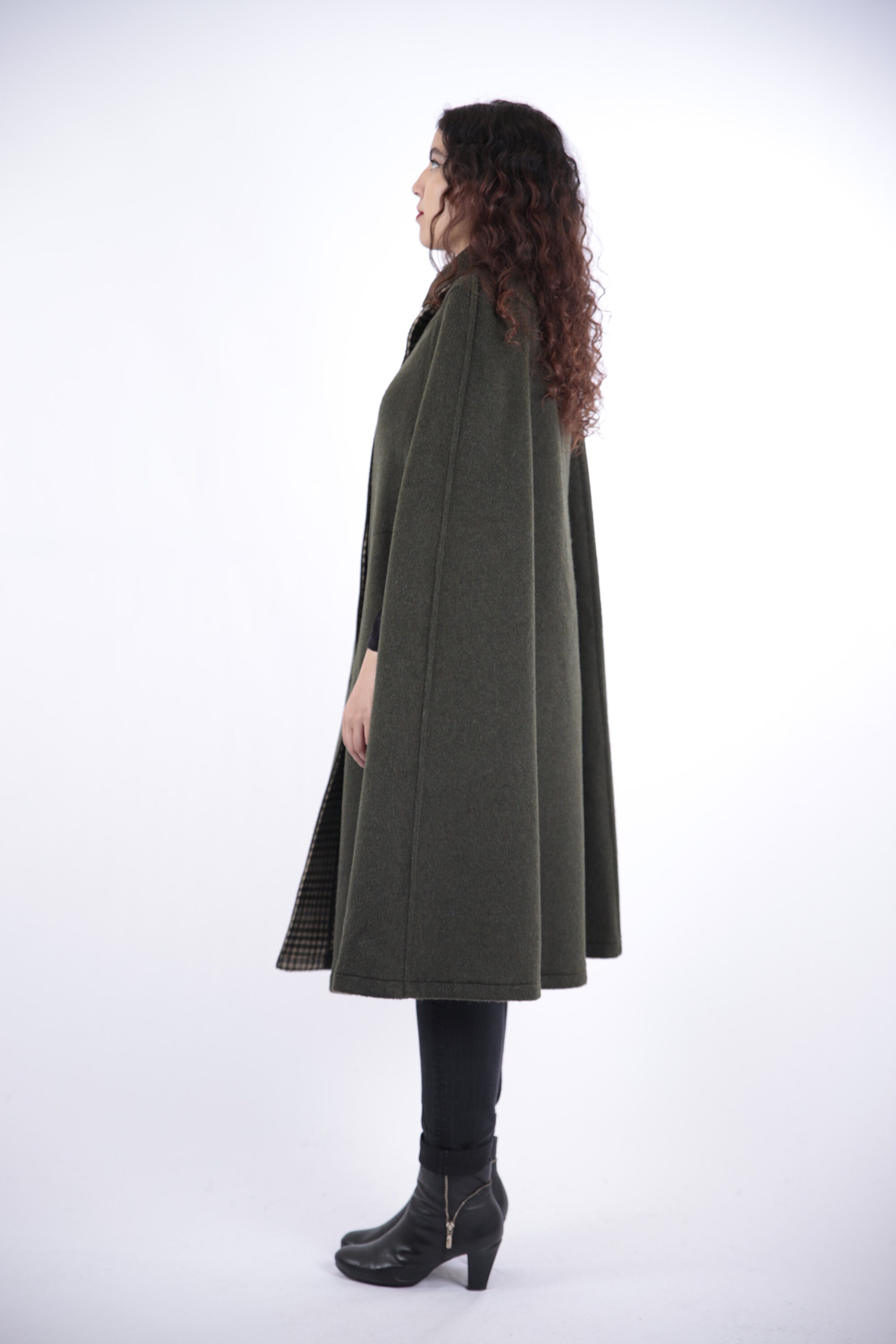 1970s Vintage Germany Green Olive Wool Loden Poncho Cape 1970s Vintage Germany Green Olive Wool Loden Poncho Cape
