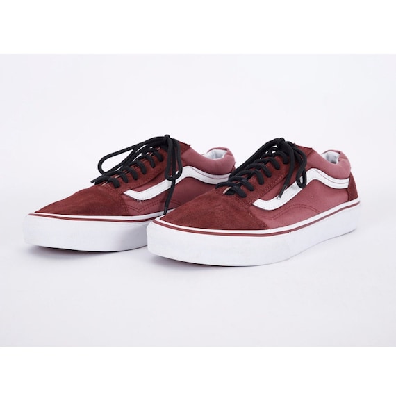 Burgundy vans with black laces online