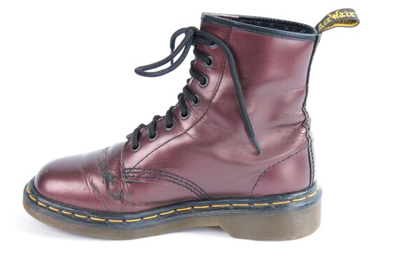 US6 Vintage Dr Martens Purple Glossy 