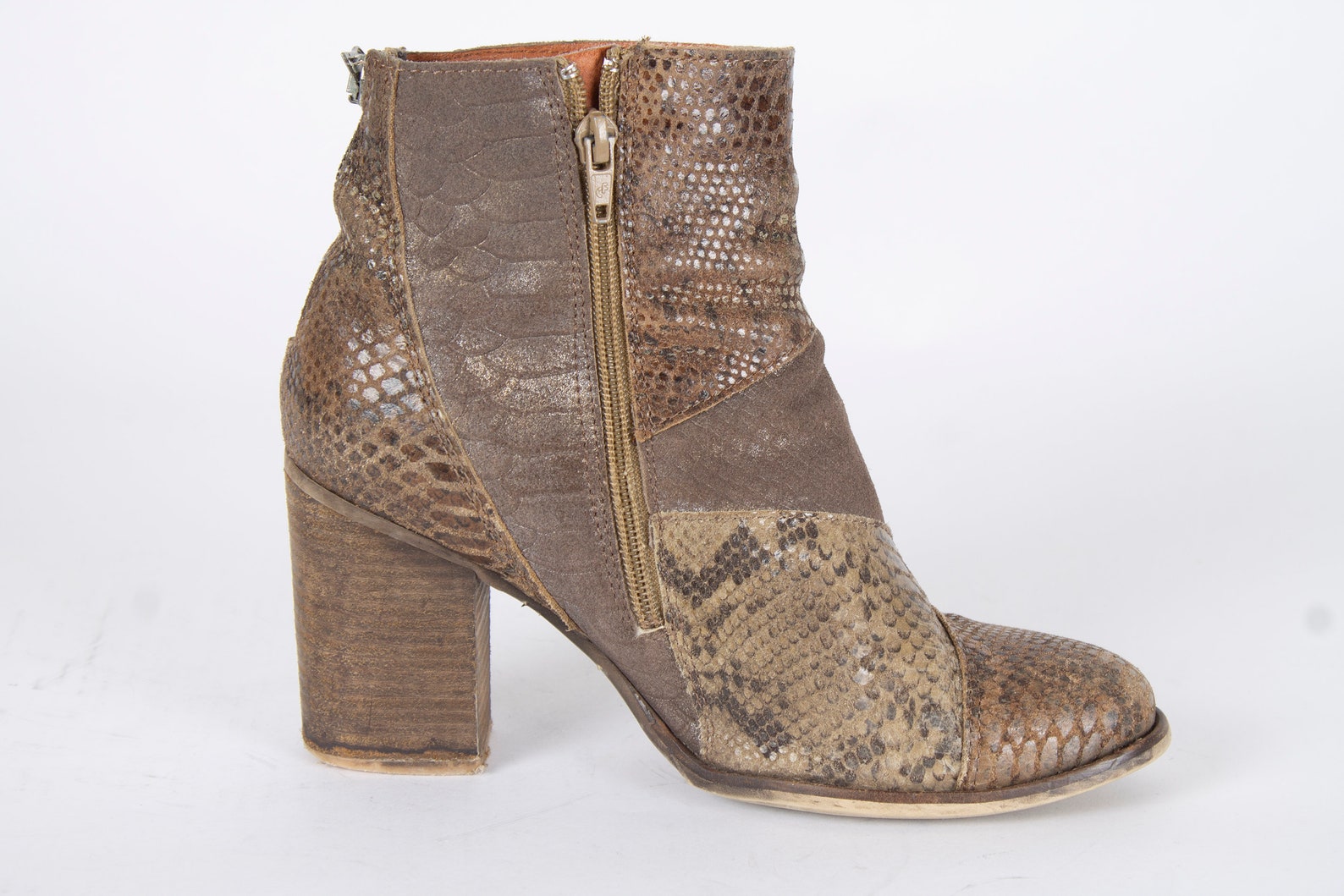 blundstone difference between original and classic