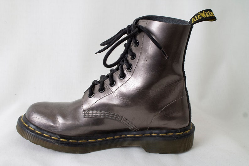 US6 Dr Martens Vintage Metallic Silver Leather Doc Martens Boots EU37 US6 UK4 for Women