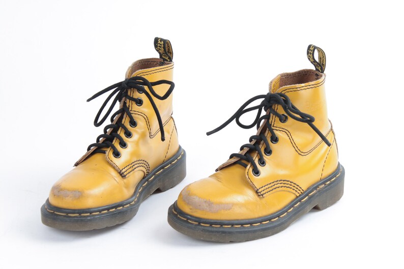 US3 Vintage Dr Martens Yellow Leather Doc Festival Punk Rocker Martens Boots Womens EU34 / US3 / UK1 image 2