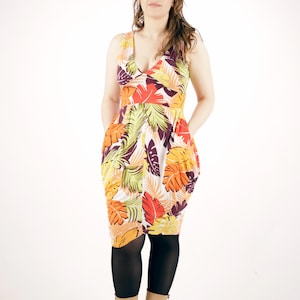 80er Vintage Bunt Floral Tropisch Gemustertes Kleid mit Taschen