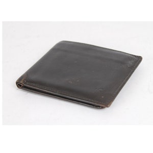 Cartera de cuero vintage Cartera de cuero negra Accesorio retro genuino para mujer Idea de regalo Cierre de solapa de corte redondo