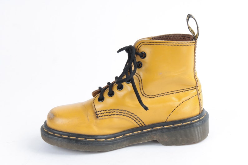 US3 Vintage Dr Martens Yellow Leather Doc Festival Punk Rocker Martens Boots Womens EU34 / US3 / UK1 image 7