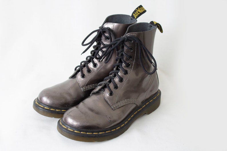 US6 Dr Martens Vintage Metallic Silver Leather Doc Martens Boots EU37 US6 UK4 for Women