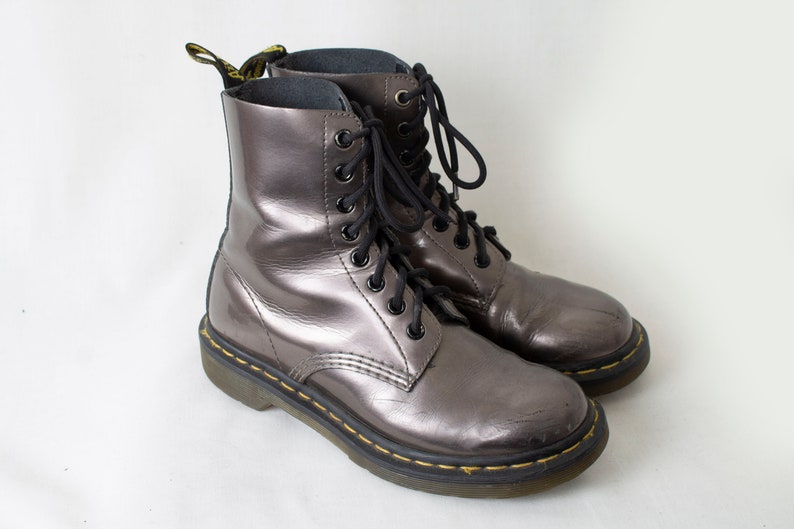 US6 Dr Martens Vintage Metallic Silver Leather Doc Martens Boots EU37 US6 UK4 for Women