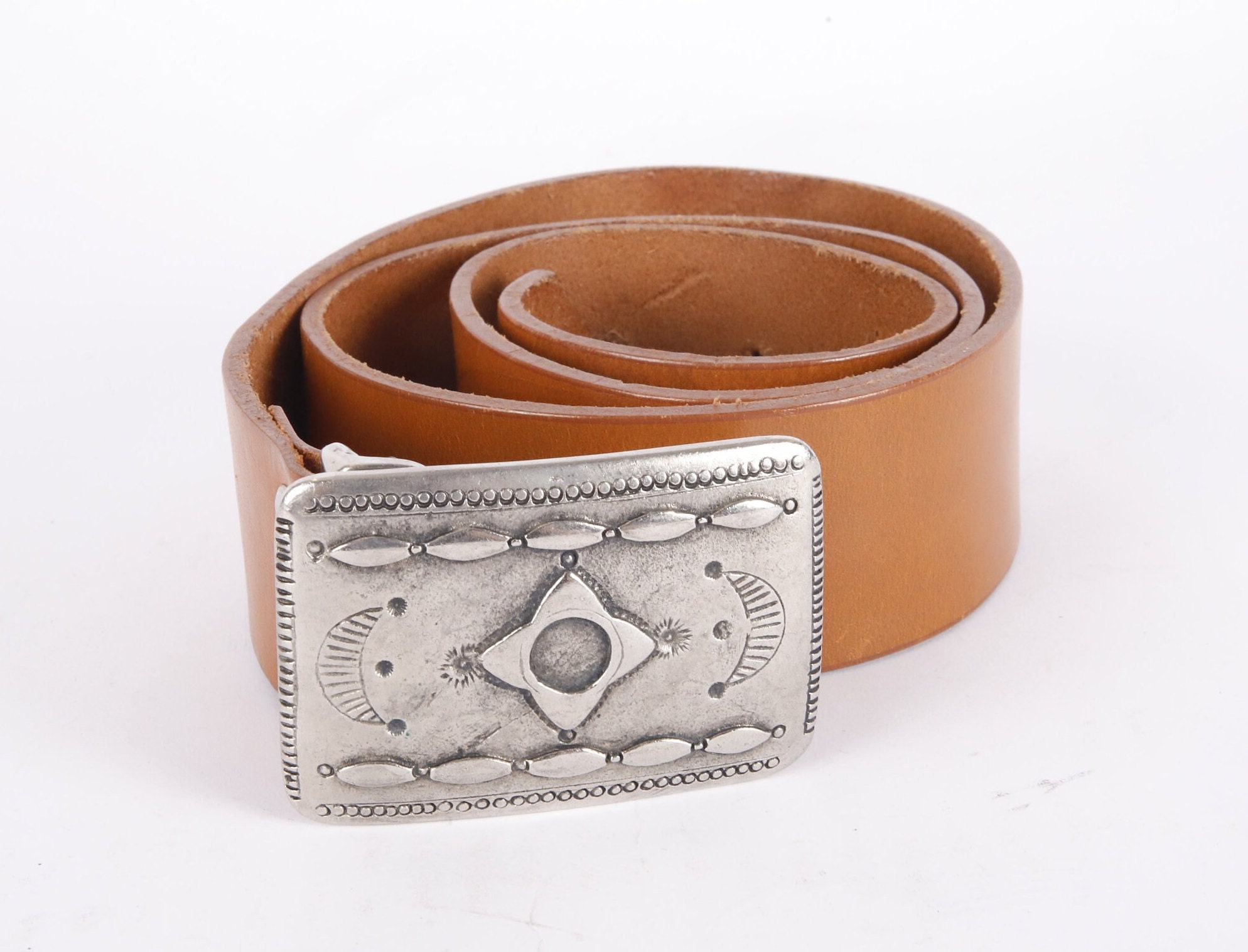 Vintage Cognac Leather Western Belt: Bohemian Pressed Design  display picture 3