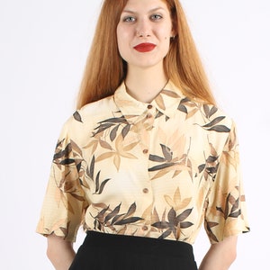 70s Vintage White Beige Button Down Tropical Leaves Autumn Botanic Buttoned Shirt Top Print Blouse for Women