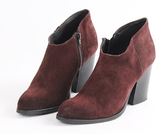 Stivaletti vintage in pelle scamosciata bordeaux: eleganti tacchi in pelle, US 9.5