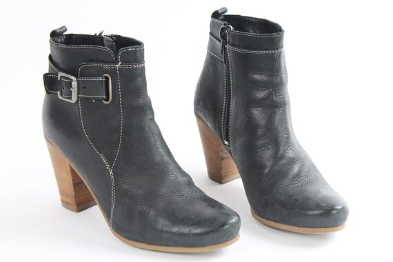 Black suede buckle boots online