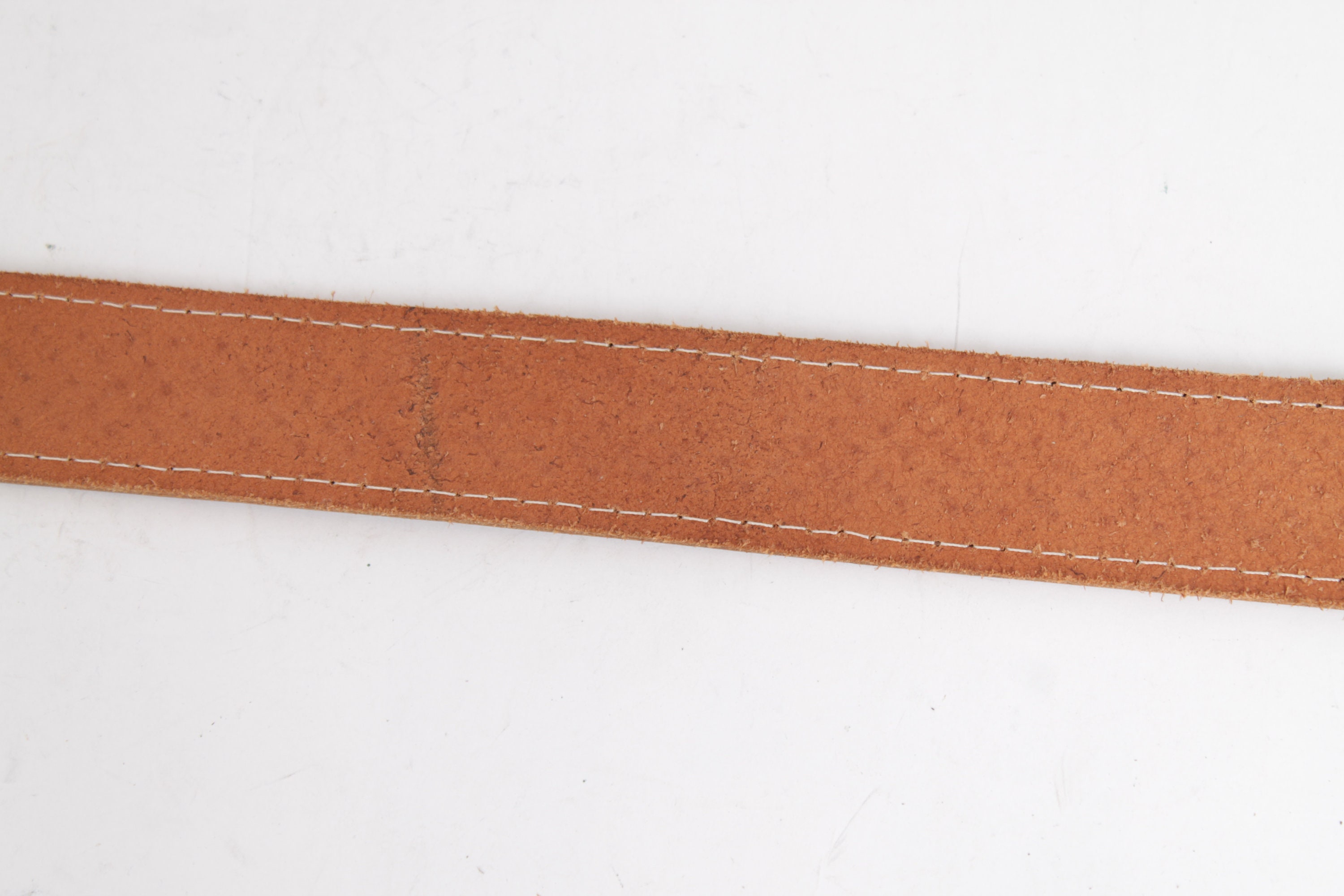 Vintage Brown Leather Belt: Interwoven Design, Golden Buckle  display picture 3