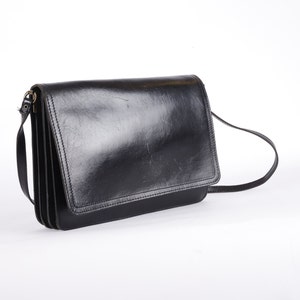 90s vintage レザーバッグ Vintage 90s Black Leather Shoulder Bag: Small Crossbody Purse - Etsy