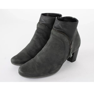 Vintage Grey Leather Ankle Boots: 90s Zipper Heel (US 6.5 / EU 37)