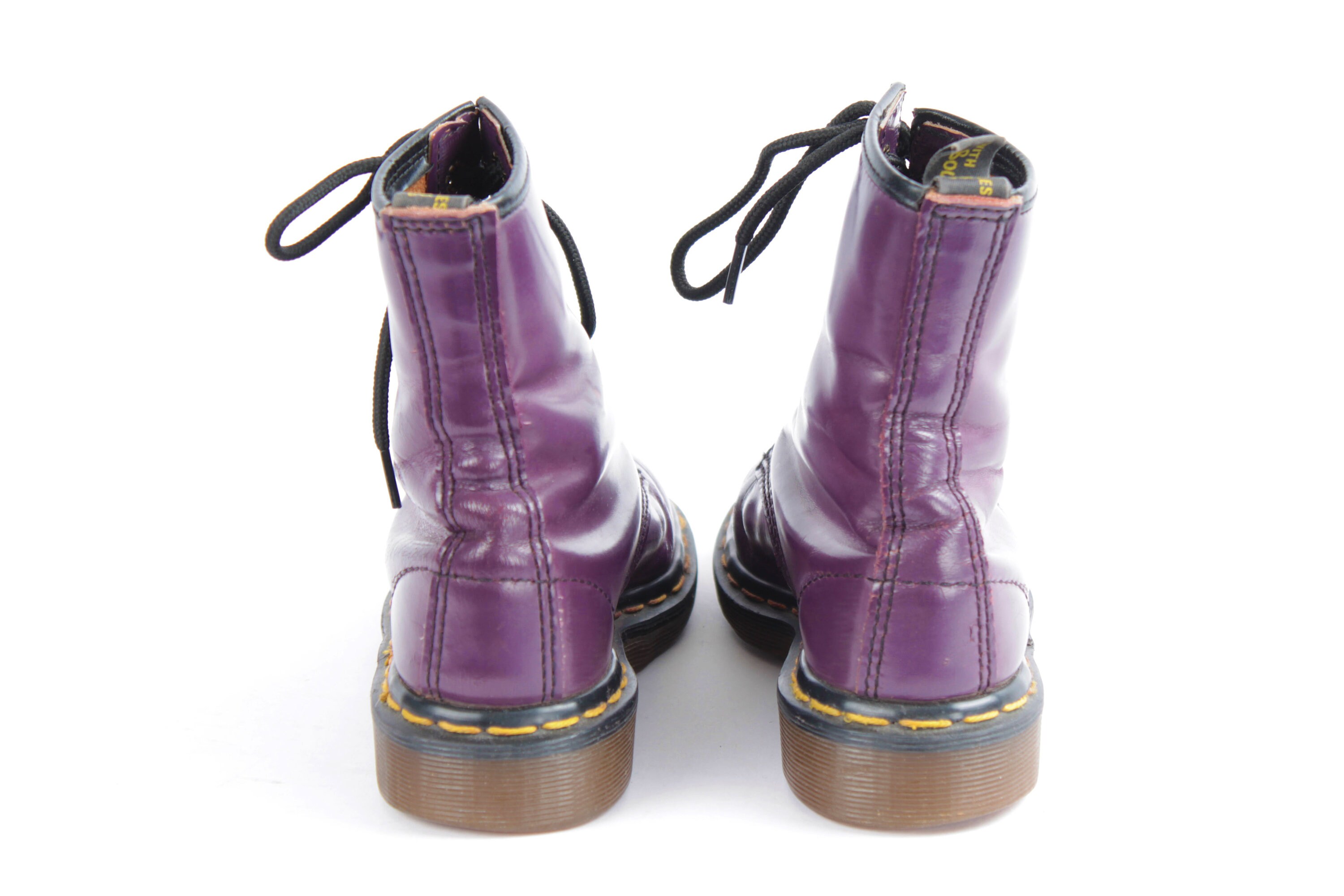 tan chelsea boots with jeans