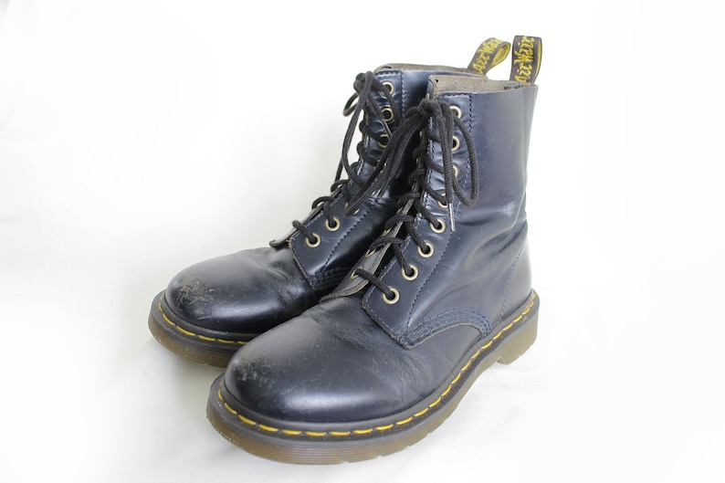 US7 Dr Martens Vintage Dark Navy Blue Leather Doc Martens Boots EU38 US7 UK5 for Women