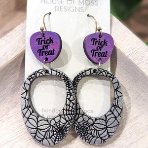 Handpainted Wood Oval Engraved Halloween Spiderweb Earrings - Cute Laser-cut Spider Web Oval Engraved Wood Earring Dangle Earring